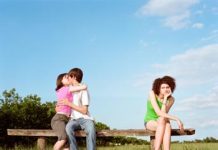 Pháp luật chưa đủ sức răn đe người ngoại tình