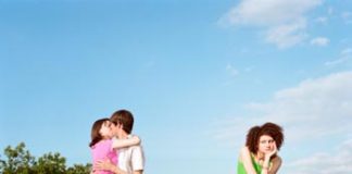 Pháp luật chưa đủ sức răn đe người ngoại tình