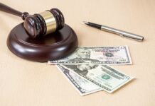 Những đối tượng nào được nào được miễn, giảm án phí? Hồ sơ đề nghị miễn, giảm án phí theo quy định mới nhất hiện nay bao gồm những gì?