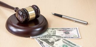 Những đối tượng nào được nào được miễn, giảm án phí? Hồ sơ đề nghị miễn, giảm án phí theo quy định mới nhất hiện nay bao gồm những gì?