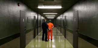 Các hành vi bị nghiêm cấm trong trại giam