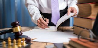 Tôi nên bắt đầu từ đâu khi muốn khởi kiện?