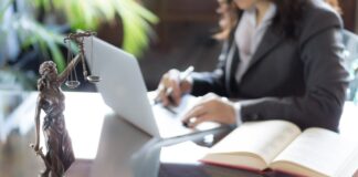 Tại sao luật sư bào chữa cho tội phạm